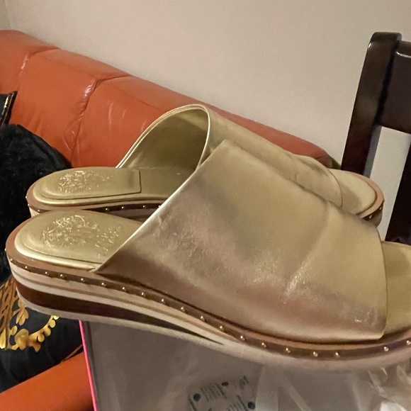 Vince Camuto Leather - Picture 2 of 6